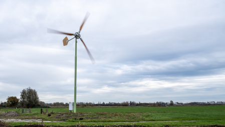 Kleine windmolen bij boer 3