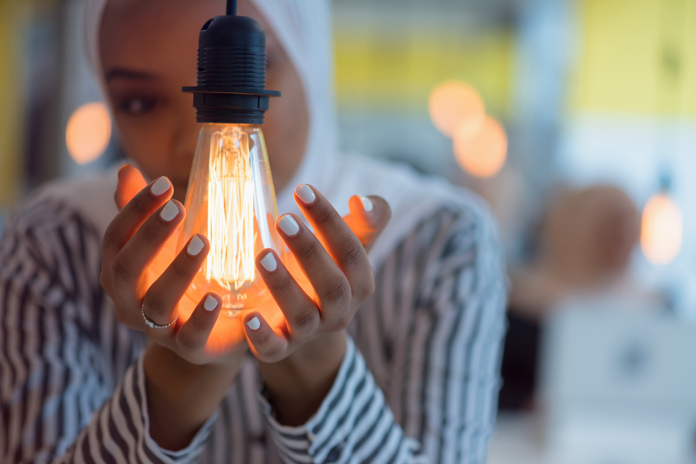 Meisje met ledlamp