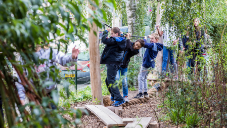 groenblauw schoolplein